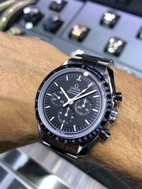 omega speedmaster moonwatch counterfeit.